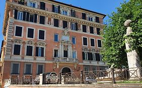 Palazzo Marescalchi Belli, Vicino Piazza Di Spagna